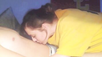 Amateur teen hates milk in her mouth