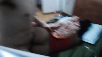 Me follo a mi prima antes de dormir asi le cobre el hospedaje en medellin colombia lol